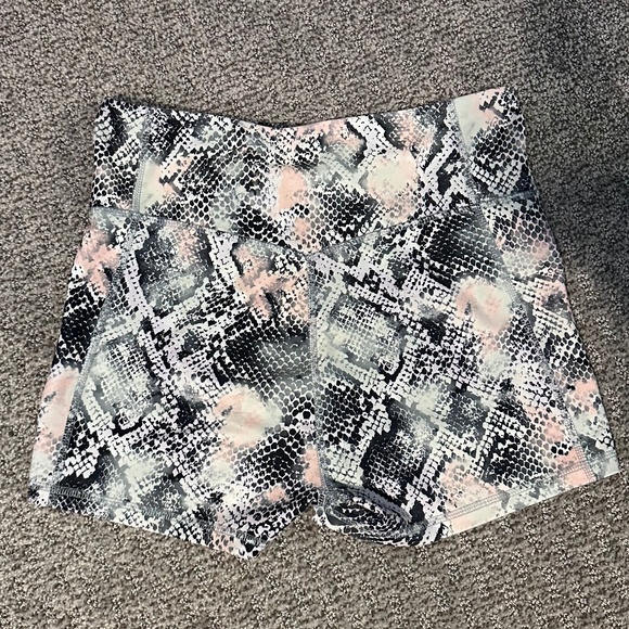 Jessica Simpson Snake Print Workout Shorts, Size L - Picture 2 of 5